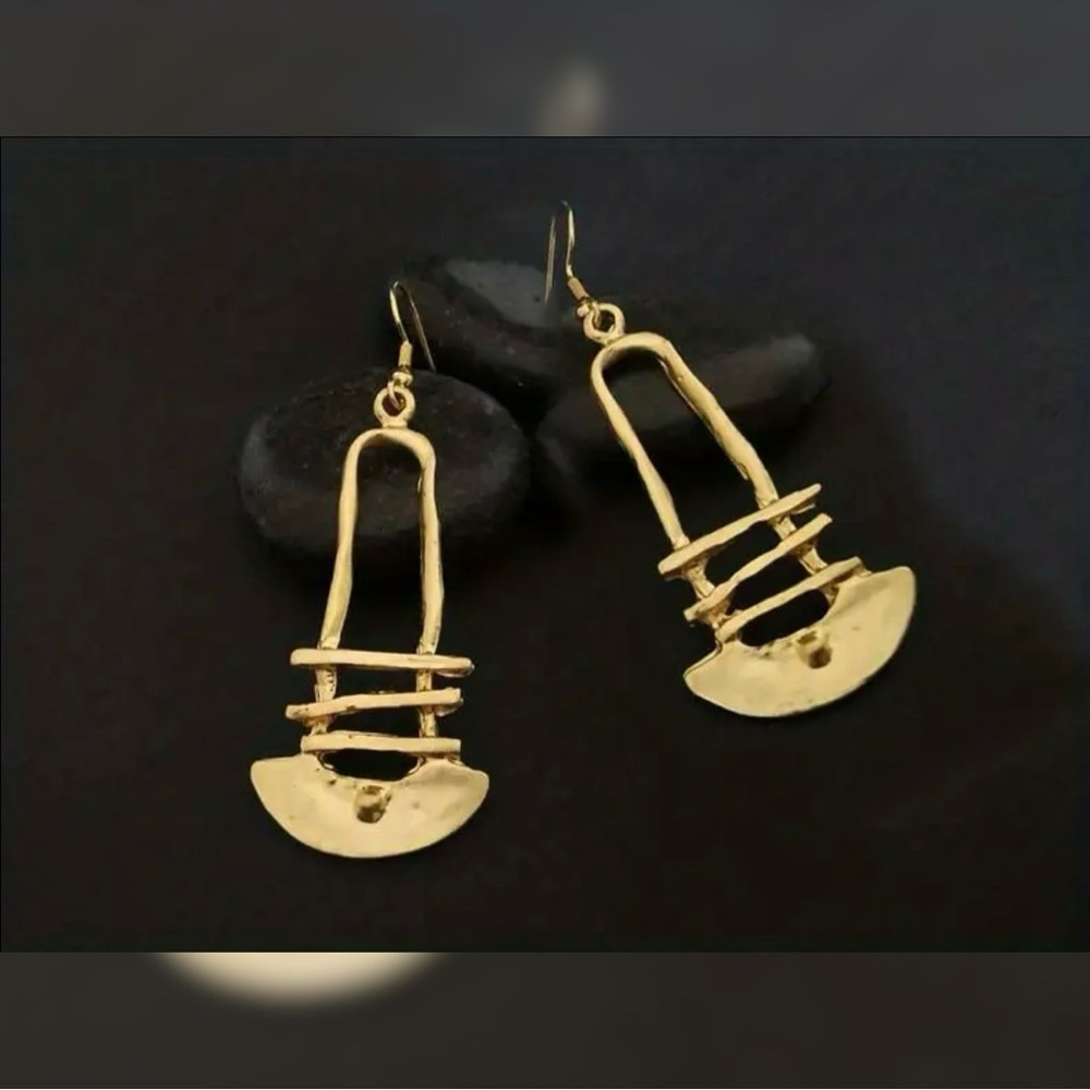 Gold Tone Dangle Earrings for Pierced Ears Elegant and Lightweight - Picture 3 of 4